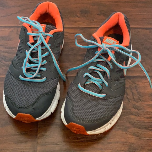 Nike Shoes Nike Womens Tennis Shoes Size 75 Poshmark